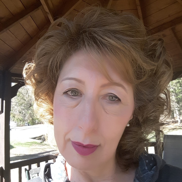 Meet your Posher, Cheryl - Picture 1 of 1